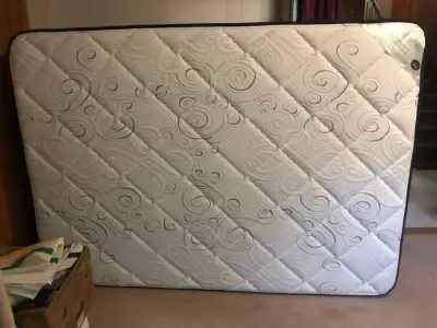 I'm selling brand new the Mattress Pad（ Bedding）and the cloth mattress protector available for a dou...