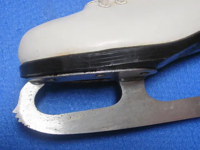 BAUER Figure Skates Size-8 (Inner Length 24cm/9.5'') Dwight in Skates & Blades in Muskoka - Image 5