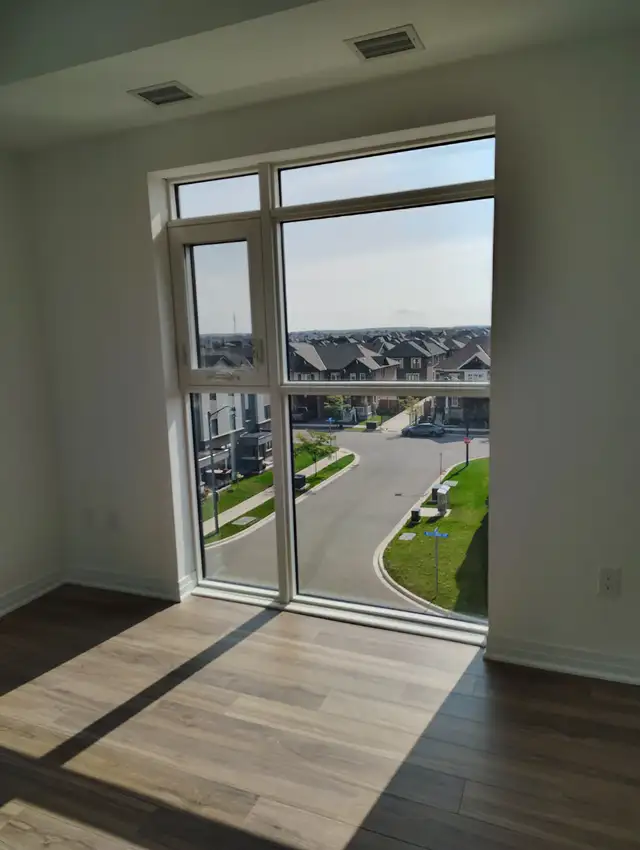 2 Bedrooms plus Den  Condo for RENT in MIlton in Long Term Rentals in Oakville / Halton Region - Image 4