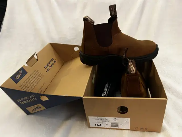 Blundstone work boots size 8 Au (size 9 Can) 2 pairs in Men's Shoes in Oshawa / Durham Region - Image 3