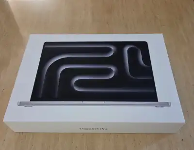 MacBook Pro M4 16", View more