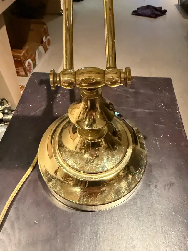 Vintage Brass Bankers Lamp in Indoor Lighting & Fans in City of Toronto - Image 4