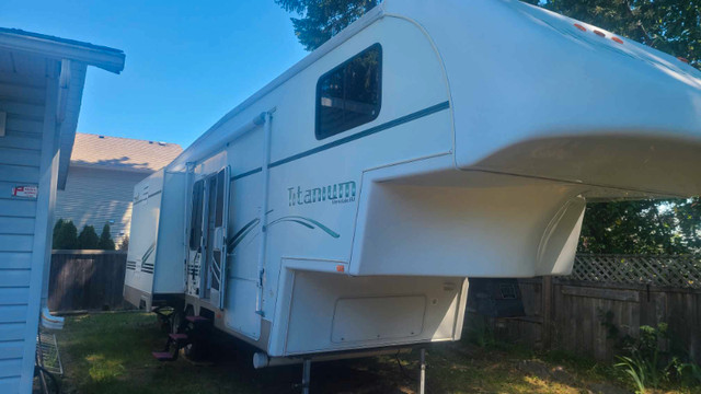 For sale - 2003 Titanium Fifth-wheel by Glendale in RVs & Motorhomes in Nanaimo