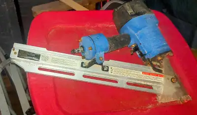 This is a used framing nailer, perfect for your construction or renovation projects. It's in good wo...
