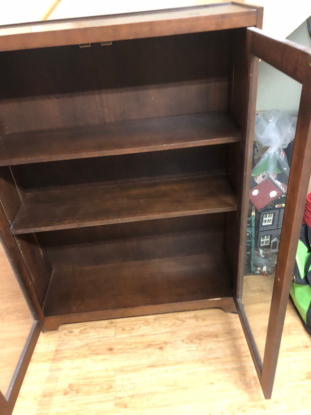 Meuble de rangement vitré en noyer, walnut Bookcases