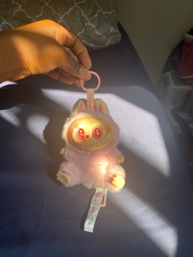 Labubu neuf de couleur rose pâle à prix négociable dans Jouets  à Longueuil/Rive Sud