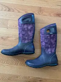 Bogs Ladies Insulated Rain Boots  ( Ladies size 8 )