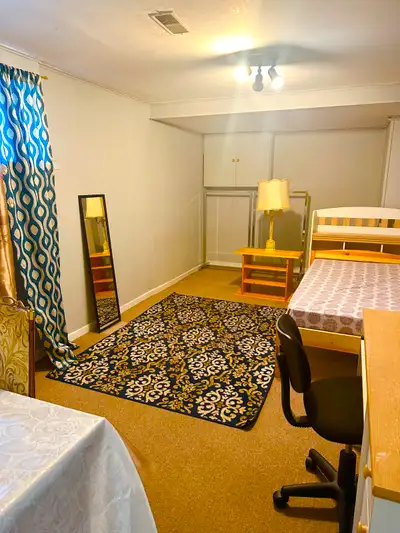 LARGE Room for rent (North York)