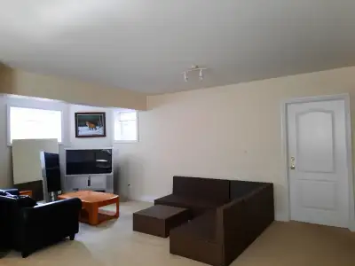 Semi Basement 2 bedrms apartment for rent