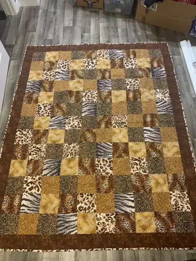 Twin size hand made quilt. Used. Very good condition. Smoke free home.
