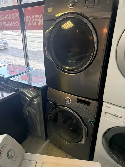 Voici une set laveuse sécheuse Samsung de haute qualité, conçue pour offrir une performance de sécha...
