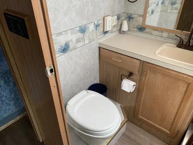 2001 fleetwood bounder in RVs & Motorhomes in Charlottetown - Image 7