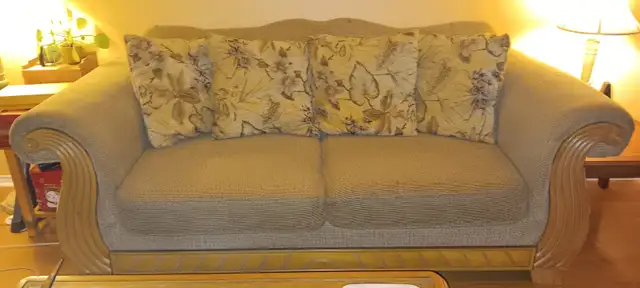 Comfortable Sofa & Loveseat - Solid Wood Trim & Matching Pillows