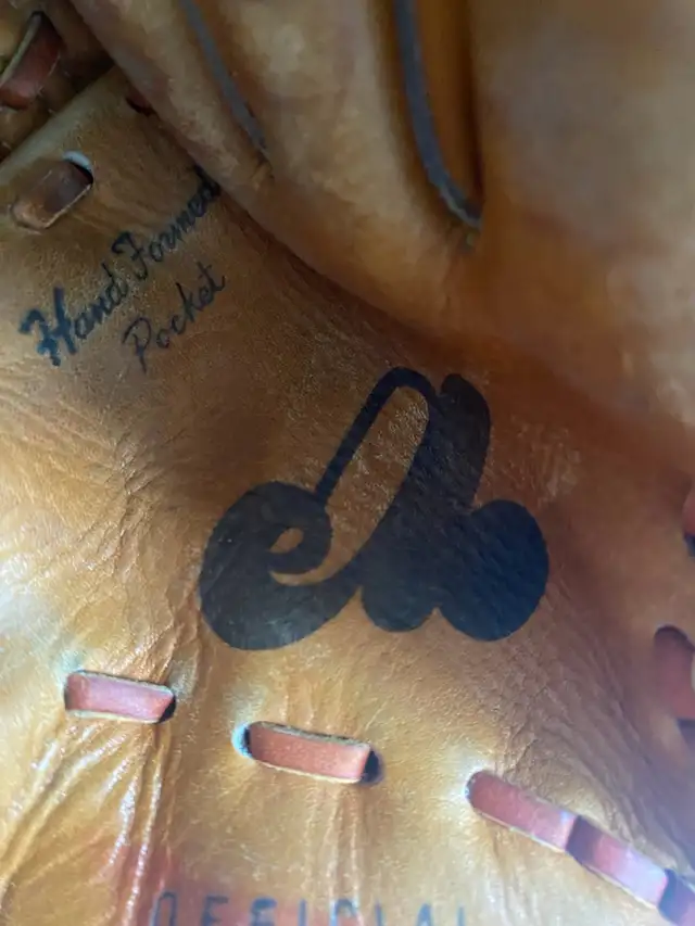 professional model ME711 Expos glove in Baseball & Softball in Mississauga / Peel Region - Image 4