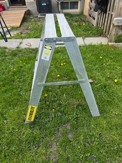 This is a Featherlite ladder, perfect for various tasks around the house or on the job site. This st...