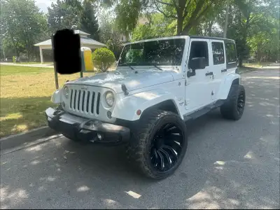 jeep Wrangler Sahara 3.6 2014 300000km Engin transmission strong No rust Everything works 12700$ as...