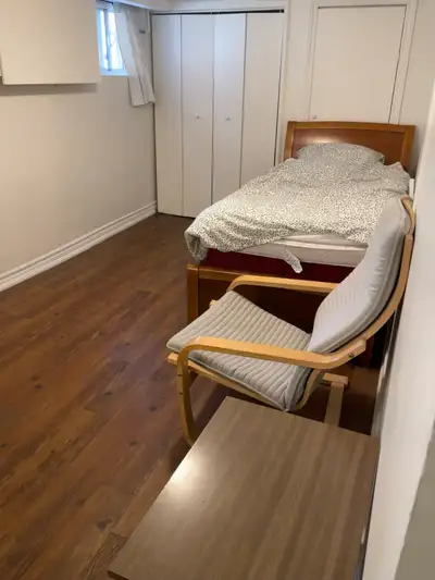 Female Flatmate Wanted – Bright Private Room Near Cedarvale Station (Line 1 & Line 5) I am seeking a...