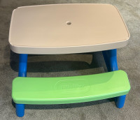 Like New - Little Tikes picnic table 