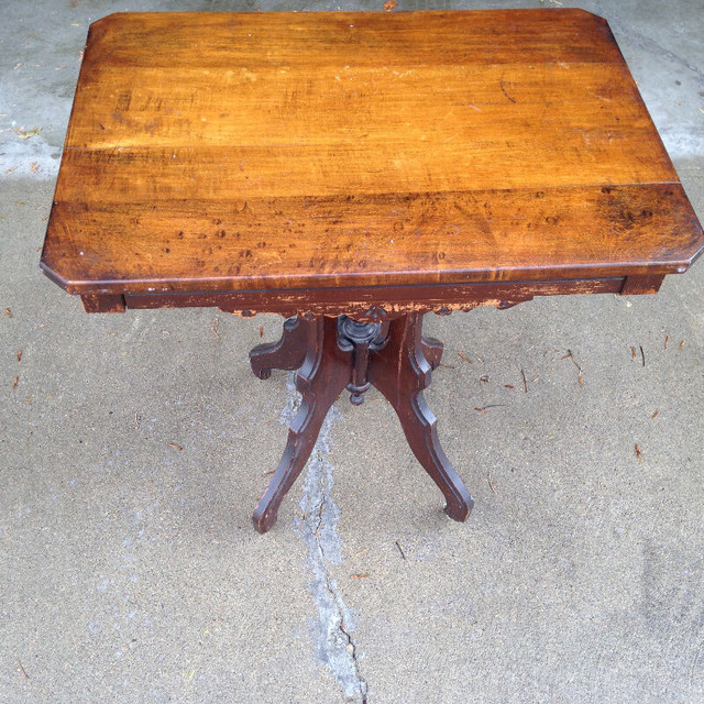 Antique Victorian Parlor Table in Other Tables in Winnipeg - Image 2