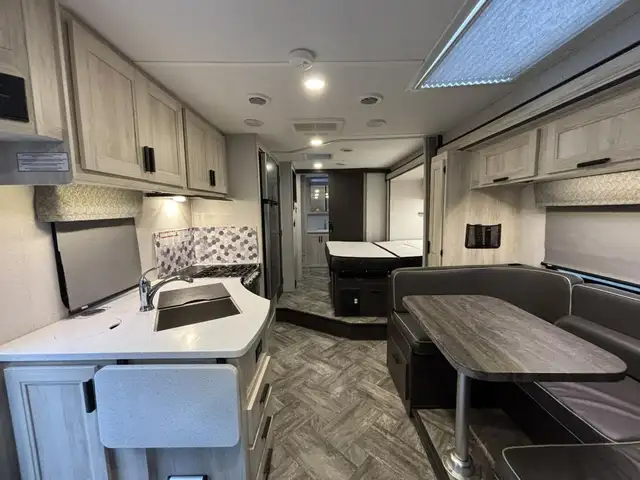 2022 Forest River Forester 2441DS  Motorhome in RVs & Motorhomes in Kelowna - Image 6