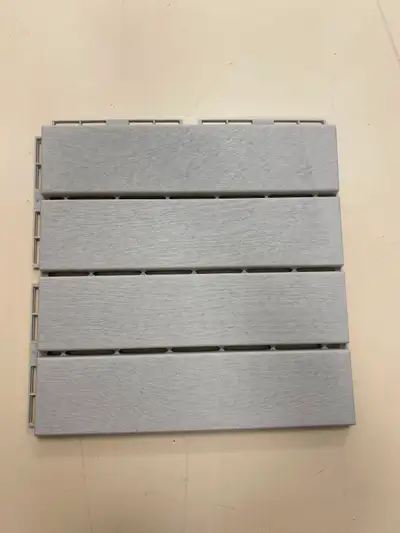 9 x beige balcony/patio tiles Used for 2 summers Need to be cleaned off, but otherwise no damage Ori...