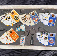 8 Porte-clés vintage d’équipe NHL année 1983. Photos de 12 joue