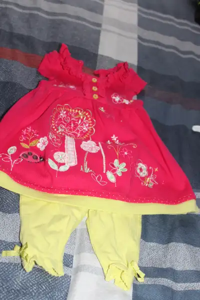 TOP WITH 3/4 PANTS / HAUT AVEC PANTALON 3/4, View more