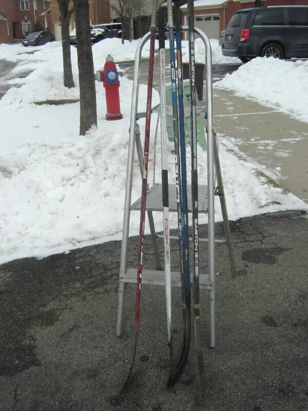 YES TODAY DEAL OF THE DAY ON 5 LEFT HAND PRO HOCKEY STICKS! in Hockey in Mississauga / Peel Region - Image 6