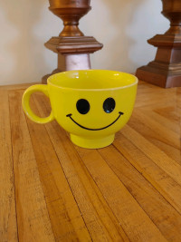 Adorable yellow happy face plant pot, planter