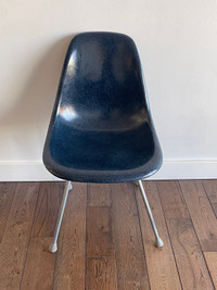 Eames Herman Miller Fiberglass side chair
