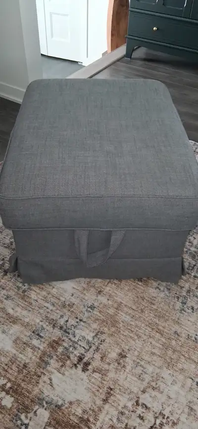 Ottoman storage Grey ( Cash Only ,No Scams ), View more