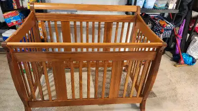 Selling our second hand crib. Still in great condition has some wear marks in wood has all bolts and...