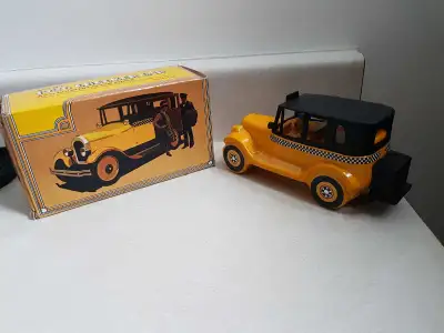 Avon cologne car,collectable., Voir plus