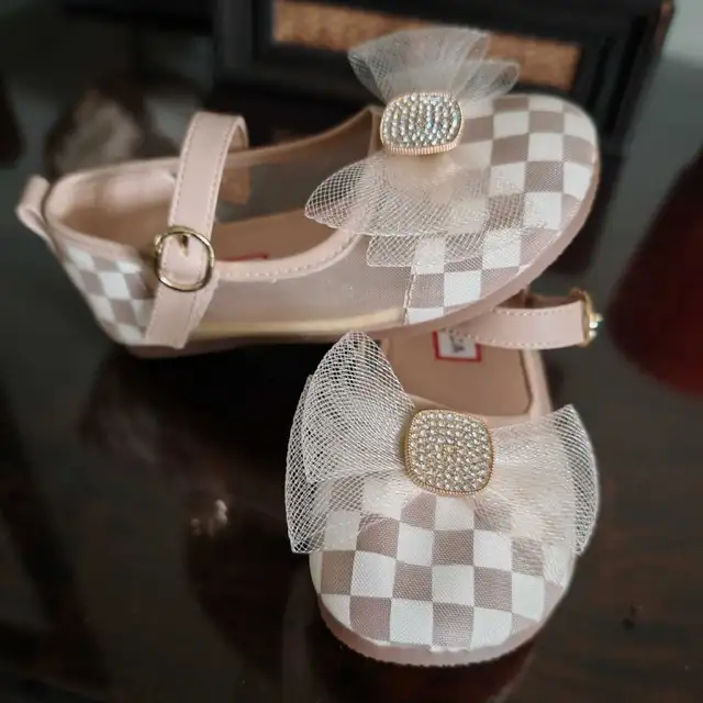 Ariaca little girl dress Shoes size 9 in Kids & Youth in City of Toronto - Image 3