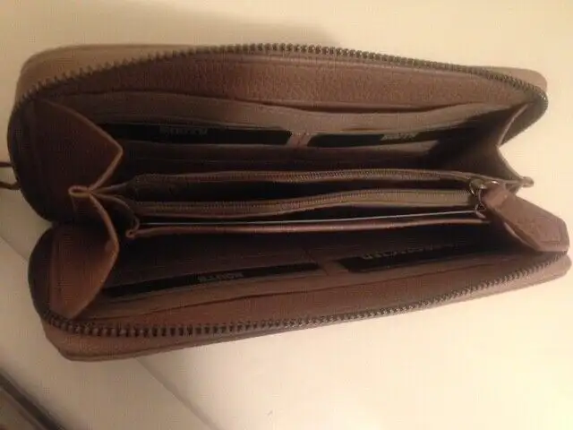 NEW! Vegan Leather Roots 73 Wallet/Wristlet/Cellphone Holders in Women's - Bags & Wallets in Mississauga / Peel Region - Image 4