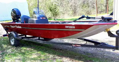 40 HP Mercury motor, trailer. All in new condition. Hardly used, must be seen. 4 speaker Sony CD sys...