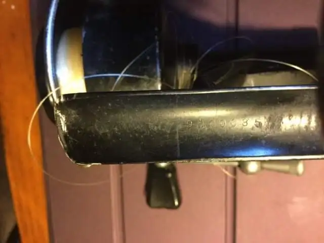 Vintage Fishing Reel in Fishing, Camping & Outdoors in Sarnia - Image 6