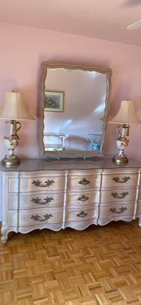 Preowned wood vintage bassett furniture bedroom sets