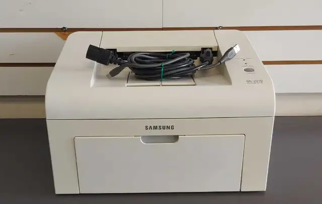 Samsung Mono Laser Printer ML-2010 with toner cartridge  in Printers, Scanners & Fax in City of Toronto - Image 2