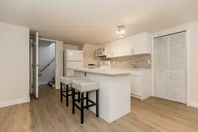 Live in the heart of Newmarket! This legal basement apartment is located steps away from Upper Canad...