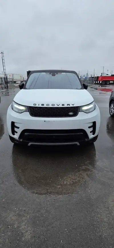 2019 Land Rover Discovery HSE Luxury. With only 76,500 km on the odometer, this well-maintained SUV...
