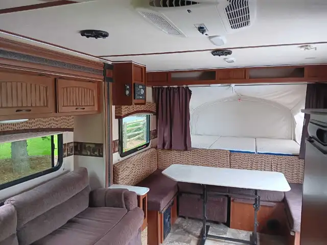 2015 Jayco Feather Ultra Lite in Travel Trailers & Campers in Trenton - Image 10