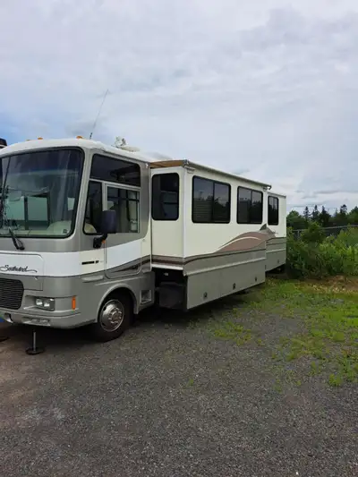 FOR SALE – $25,000, 1999, 32ft Fleetwood Southwind Motorcoach with a Ford Triton v10 motor, only 73,...