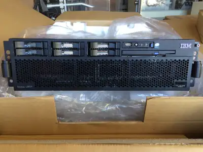 Lot de 3 serveurs IBM x3850 modele 8863-AC1 neuf, jamais installés. Voir nos autres items à vendre s...
