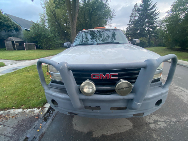 2003 GMC 3500 Crew Cab Flatbed Truck in Cars & Trucks in Edmonton - Image 3