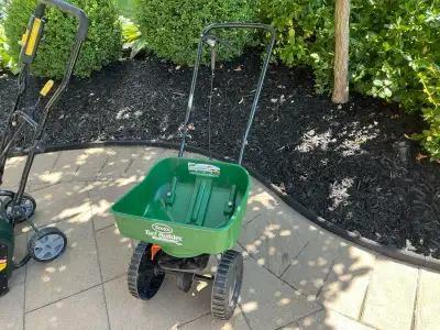 Scott’s Turf Builder EdgeGuard Mini, View more
