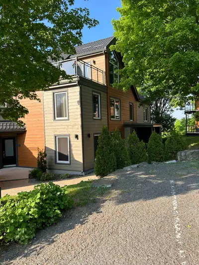 St Sauveur - Spacieux Condo 4 1/2 meublé à louer court terme