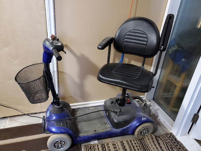 Lynx Foldable Scooter in Health & Special Needs in Moose Jaw - Image 2
