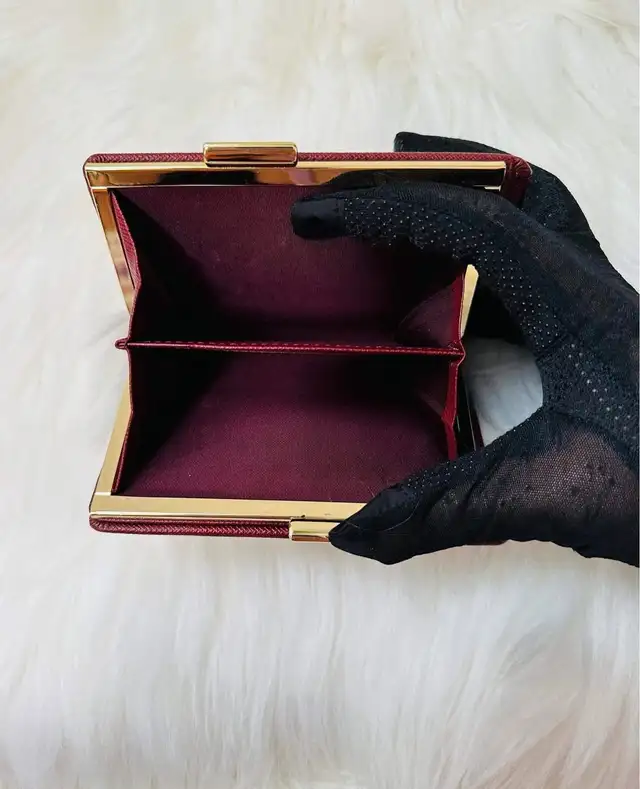 Burberry wallet in Women's - Bags & Wallets in Mississauga / Peel Region - Image 3