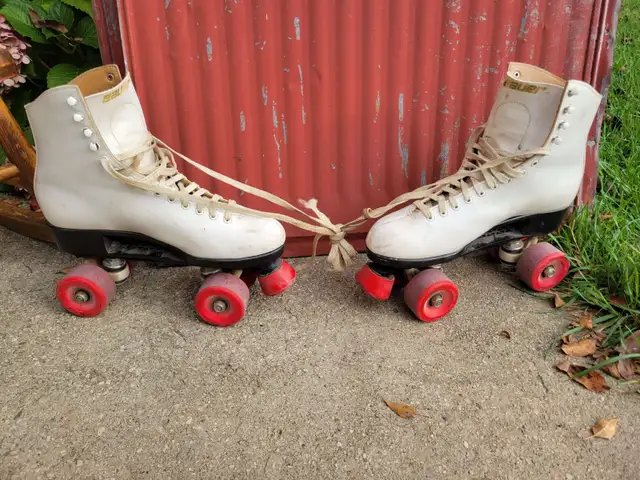 Vintage Bauer Roller Skates in Skates & Blades in Owen Sound - Image 3
